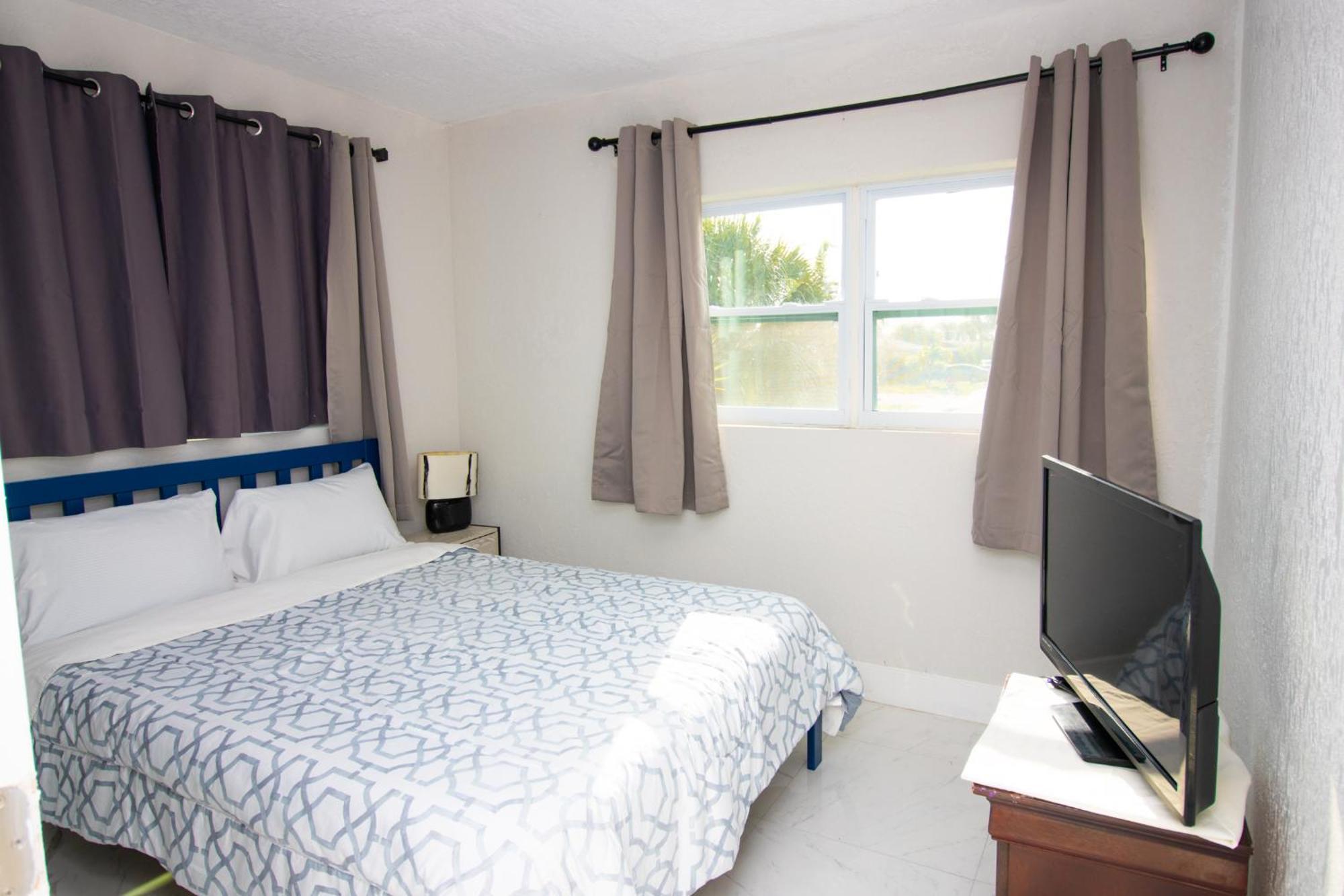 Shared Home - Close To The Beach Riviera Beach Exterior photo