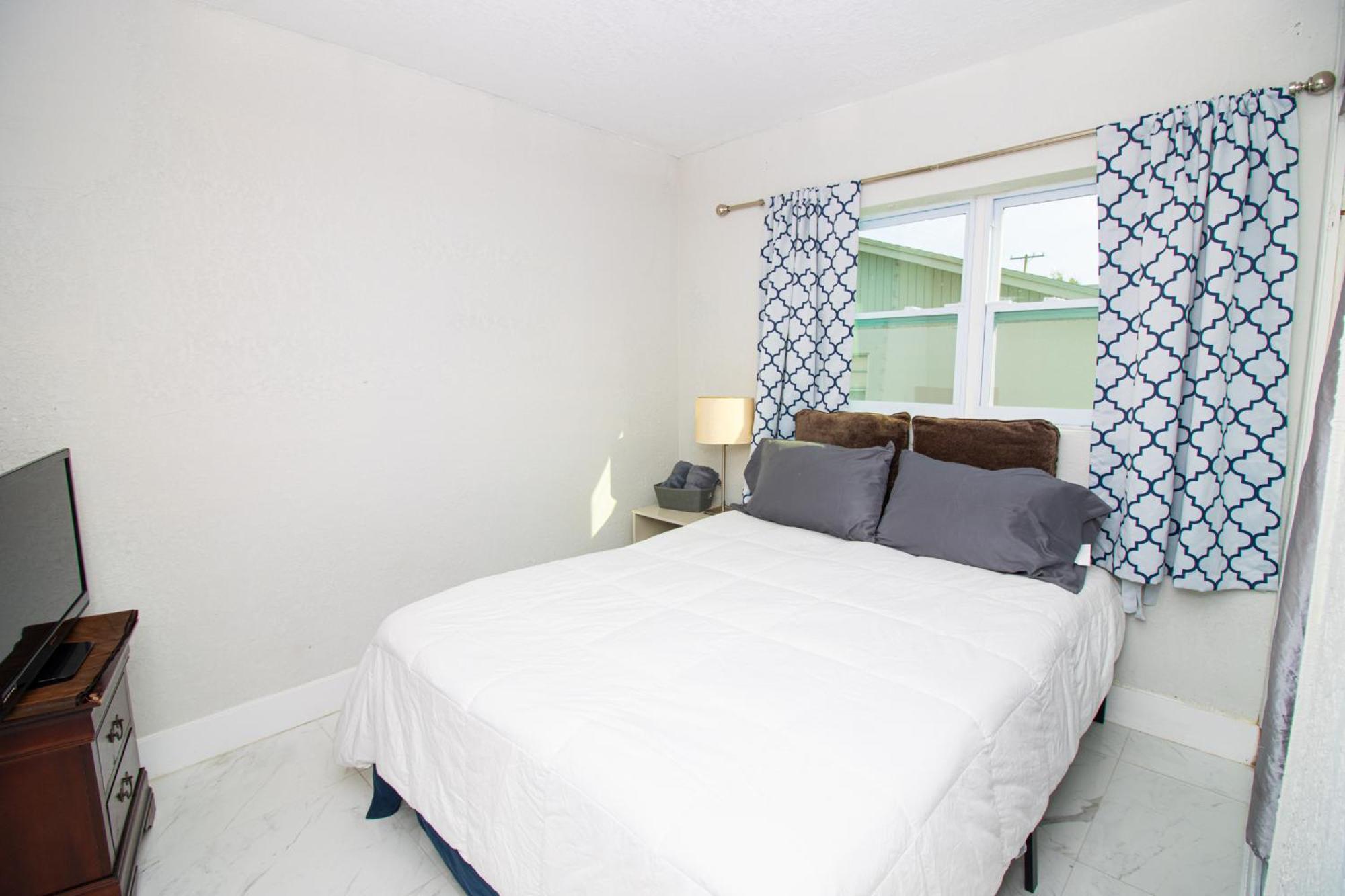 Shared Home - Close To The Beach Riviera Beach Exterior photo